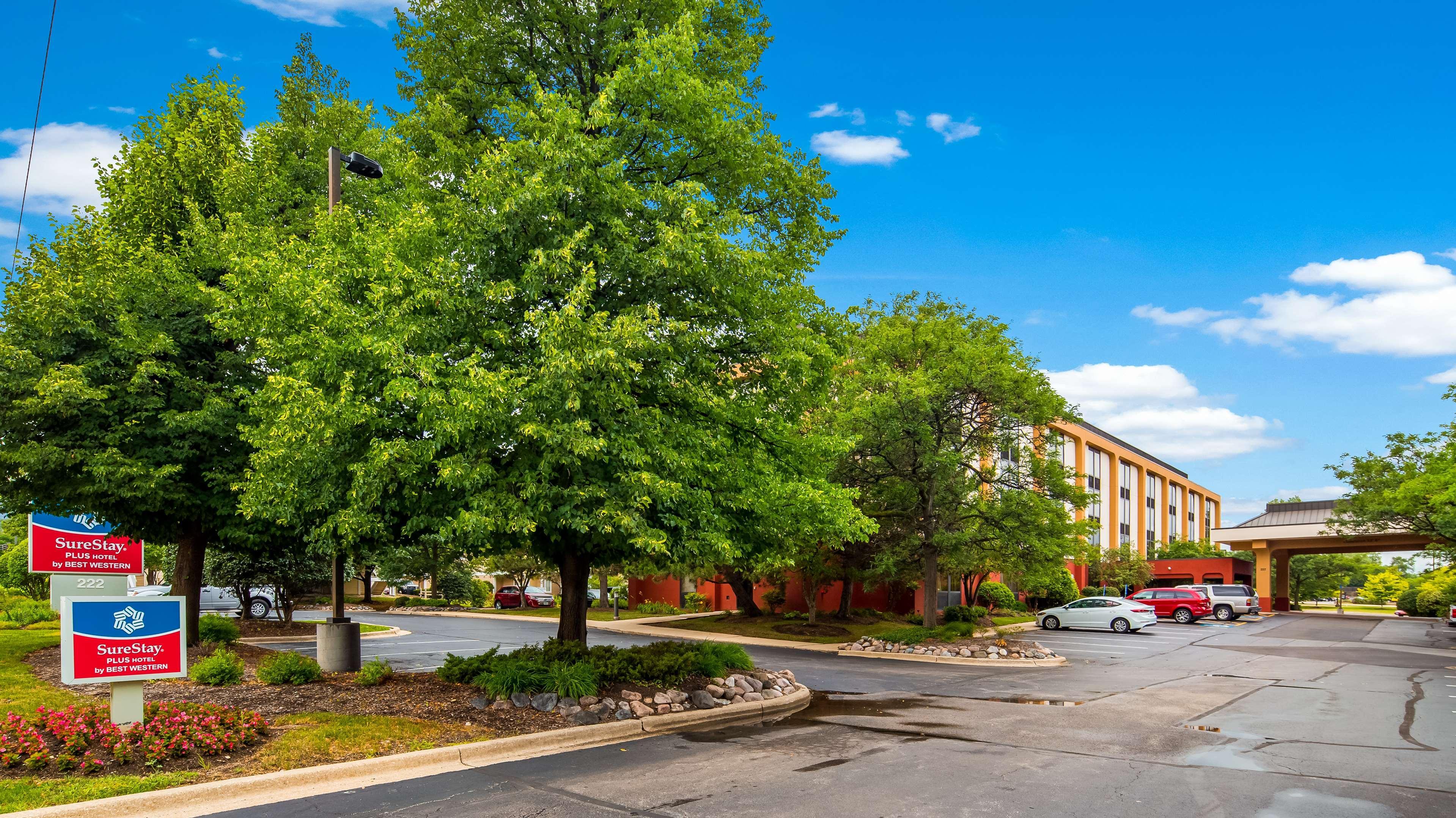 Surestay Plus Hotel By Best Western Chicago Lombard Buitenkant foto